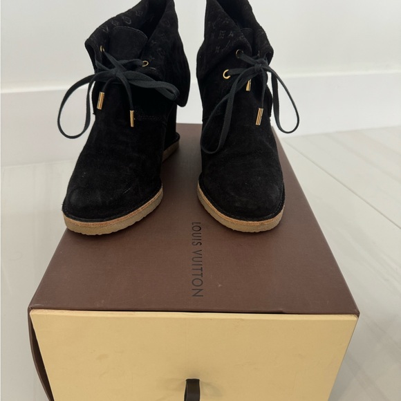 Louis Vuitton Black Wedges - Picture 3 of 8